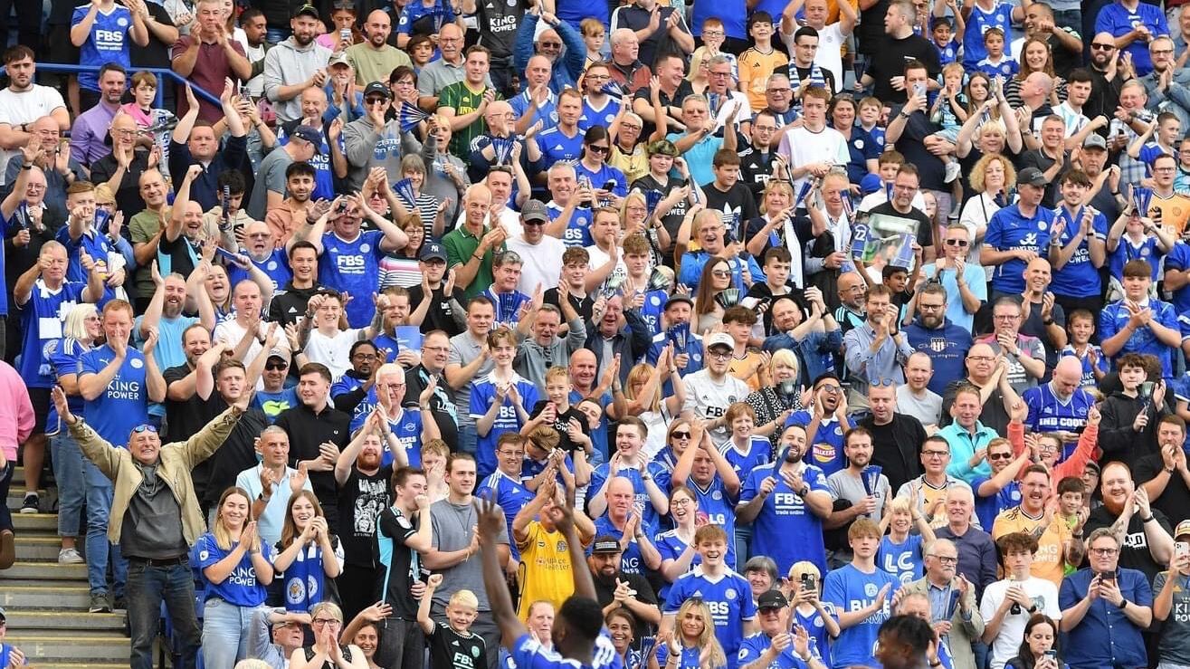 Un sabato pomeriggio a Leicester con i tifosi inglesi (e alcuni italiani)