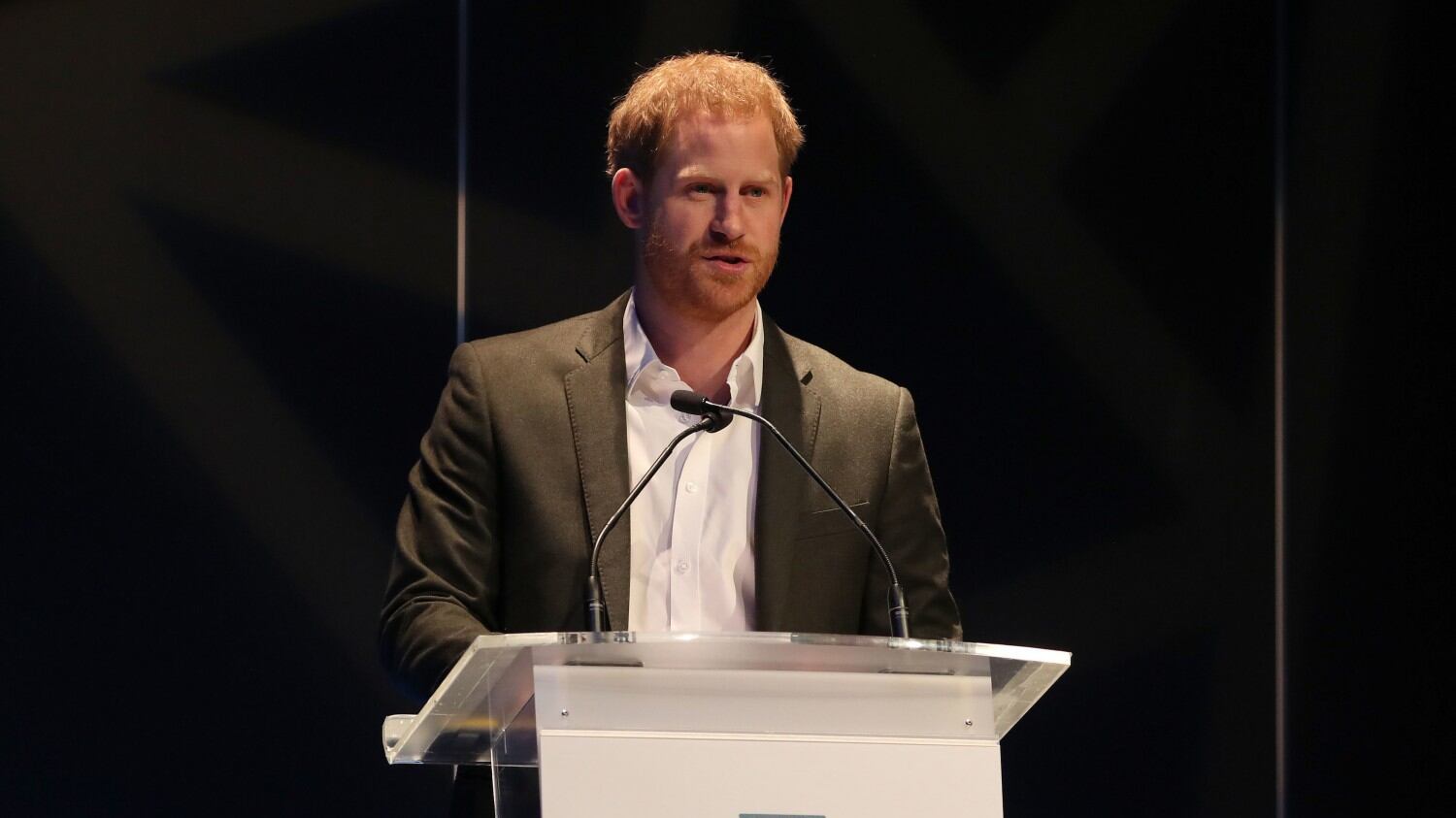 "Chiamatemi Harry", così il Principe Harry mette fine ai suoi privilegi reali