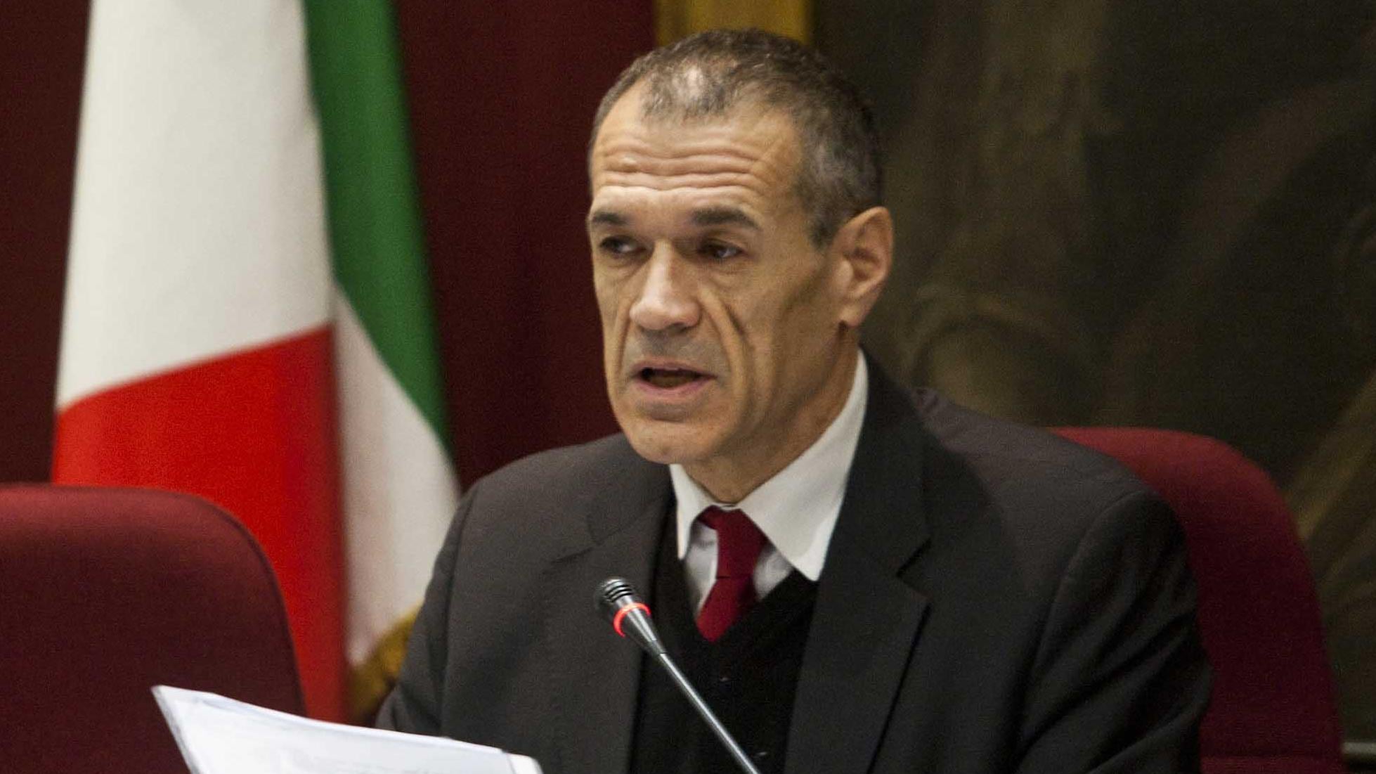 Cottarelli a Renzi: "Io taglio, voi spendete: così le tasse non calano"