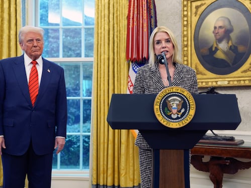 Trump silura Pam Bondi dal dipartimento di Giustizia: fatale la gestione del caso Epstein