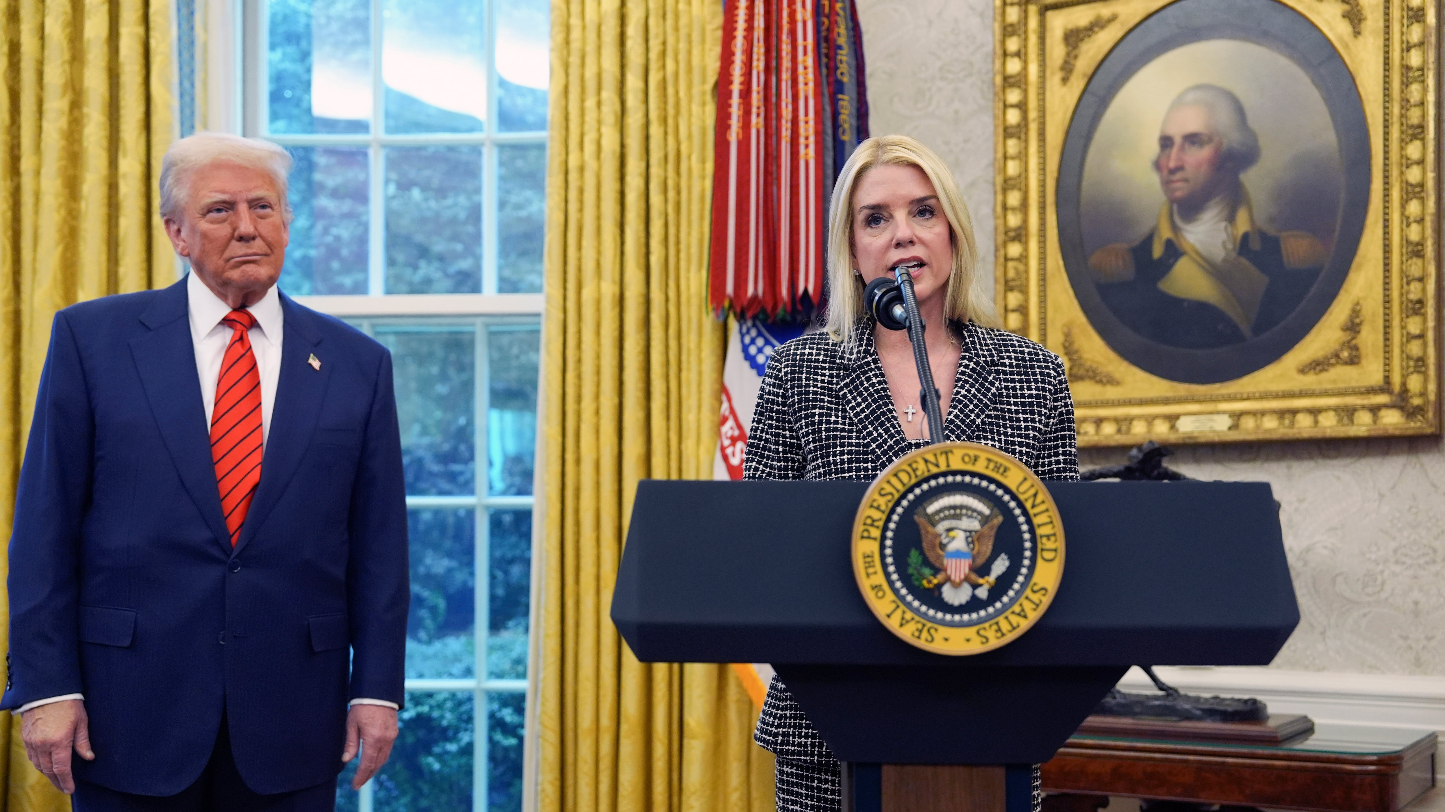 Trump silura Pam Bondi dal dipartimento di Giustizia: fatale la gestione del caso Epstein