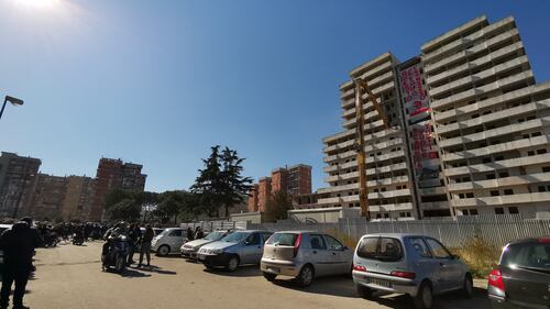 Scampia, al via l'abbattimento della vela verde 2