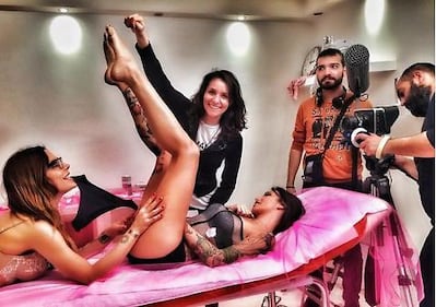 Naike Rivelli, bollente su Instagram. Strappa le mutande a Siria 1