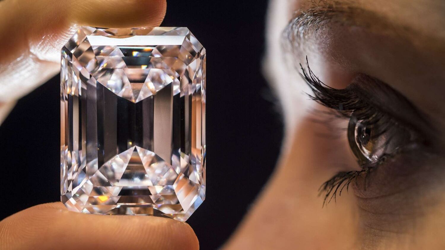 Cassazione: "La donna restituisca il diamante all'ex"