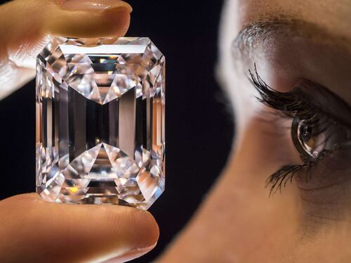 Cassazione: "La donna restituisca il diamante all'ex"