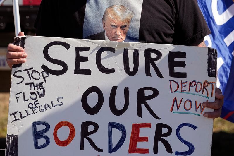 "Take Our Border Back": la marcia del patrioti per i confini Usa 5