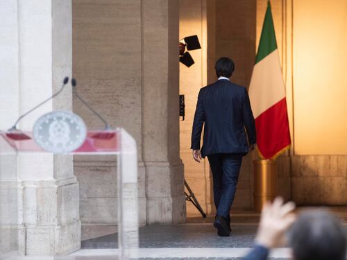 "Chiusure? Decide il governo" Così Conte "zittiva" le Regioni