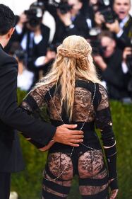Madonna al Met Gala 2016 17