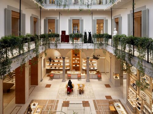 Vuitton riapre in Montenapo. Una dimora in stile milanese
