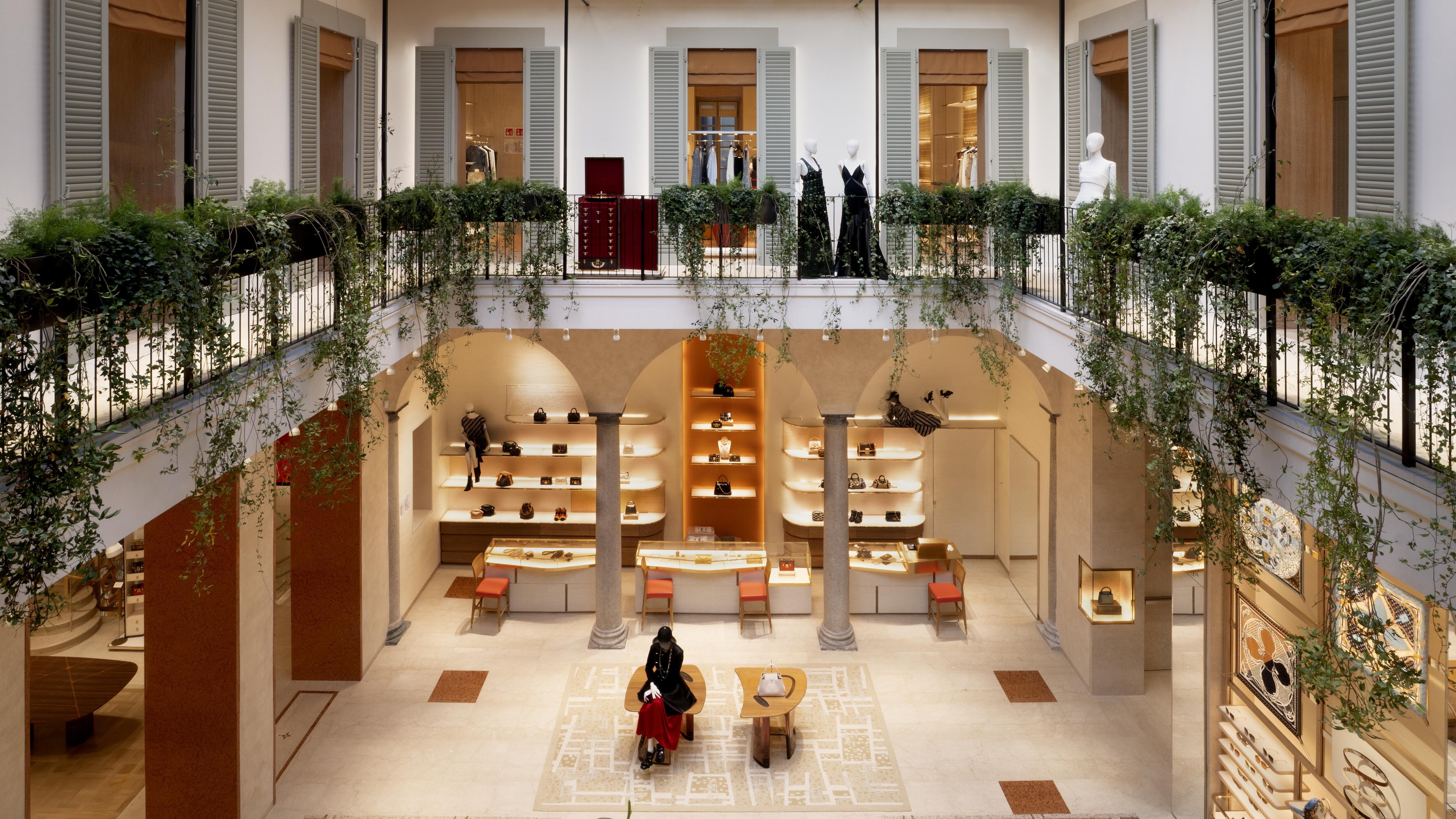 Vuitton riapre in Montenapo. Una dimora in stile milanese