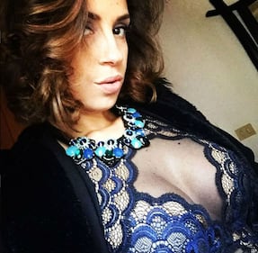 Malena: sexy in biancheria fluo 17
