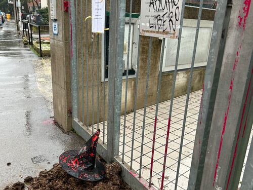Letame e insulti contro il centro Pro Vita: raid transfemminista a Padova