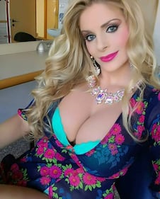 Francesca Cipriani, lato b esplosivo in barca 13