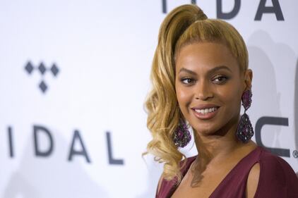 Beyoncé Knowles, seno in vista e scollo mozzafiato a New York 9