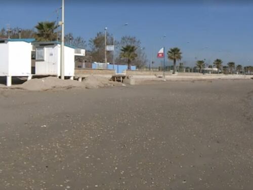 Choc a Teramo, ragazza adescata sui social e violentata in spiaggia