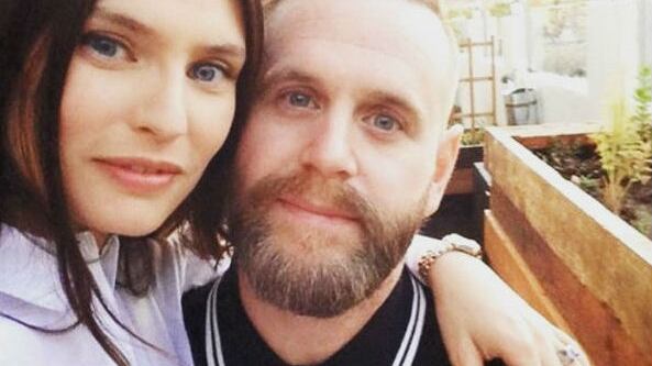 Bianca Balti svende i suoi abiti per i rifugiati