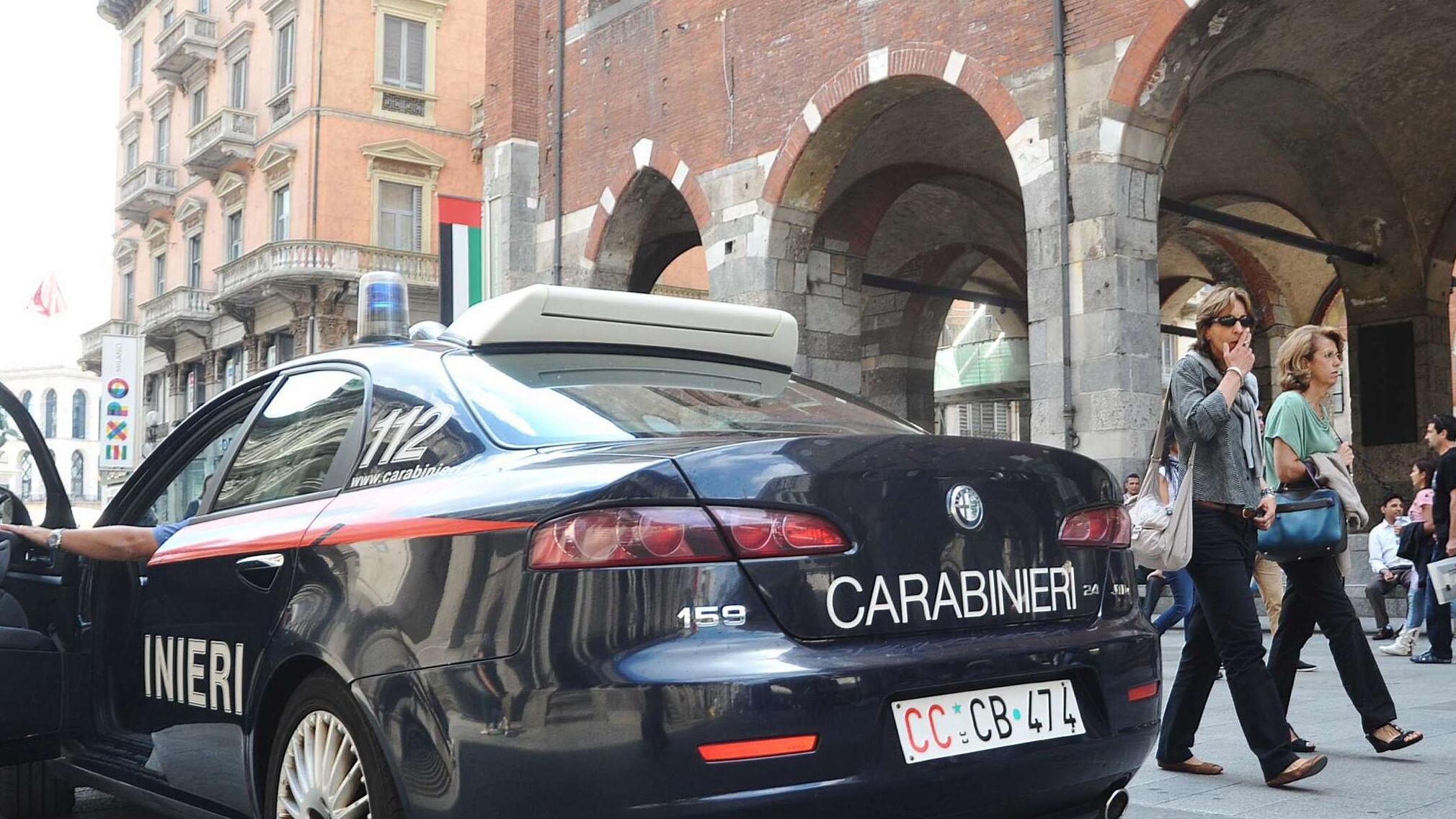 Falò alla loggia dei Mercanti Monumenti a rischio vandali