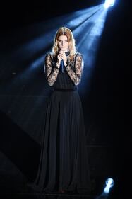 Sanremo 2017, gli outfit sexy della seconda serata 34