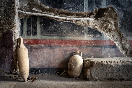 Pompei, le foto del complesso termale scoperto alla Regio IX  2