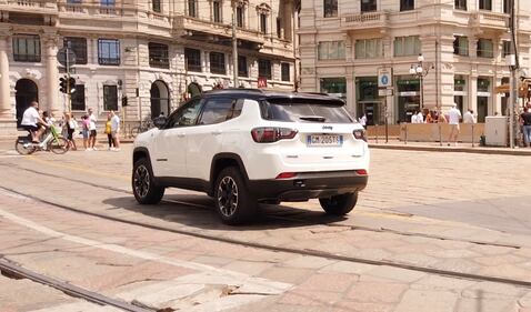 Jeep Compass 4XE, guarda tutte le foto della nostra prova 17