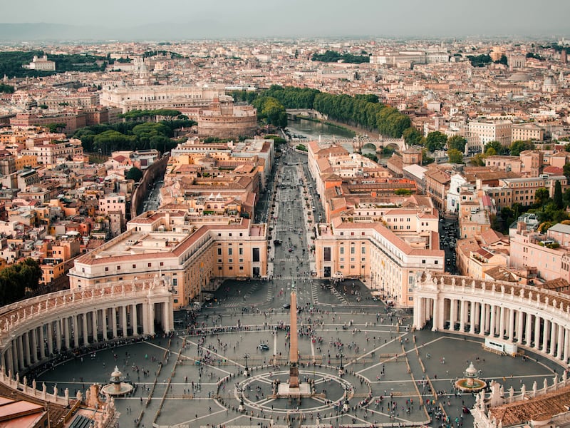 Vaticano, Ior condannato a pagare 21 milioni per l’intrigo del palazzo di Budapest