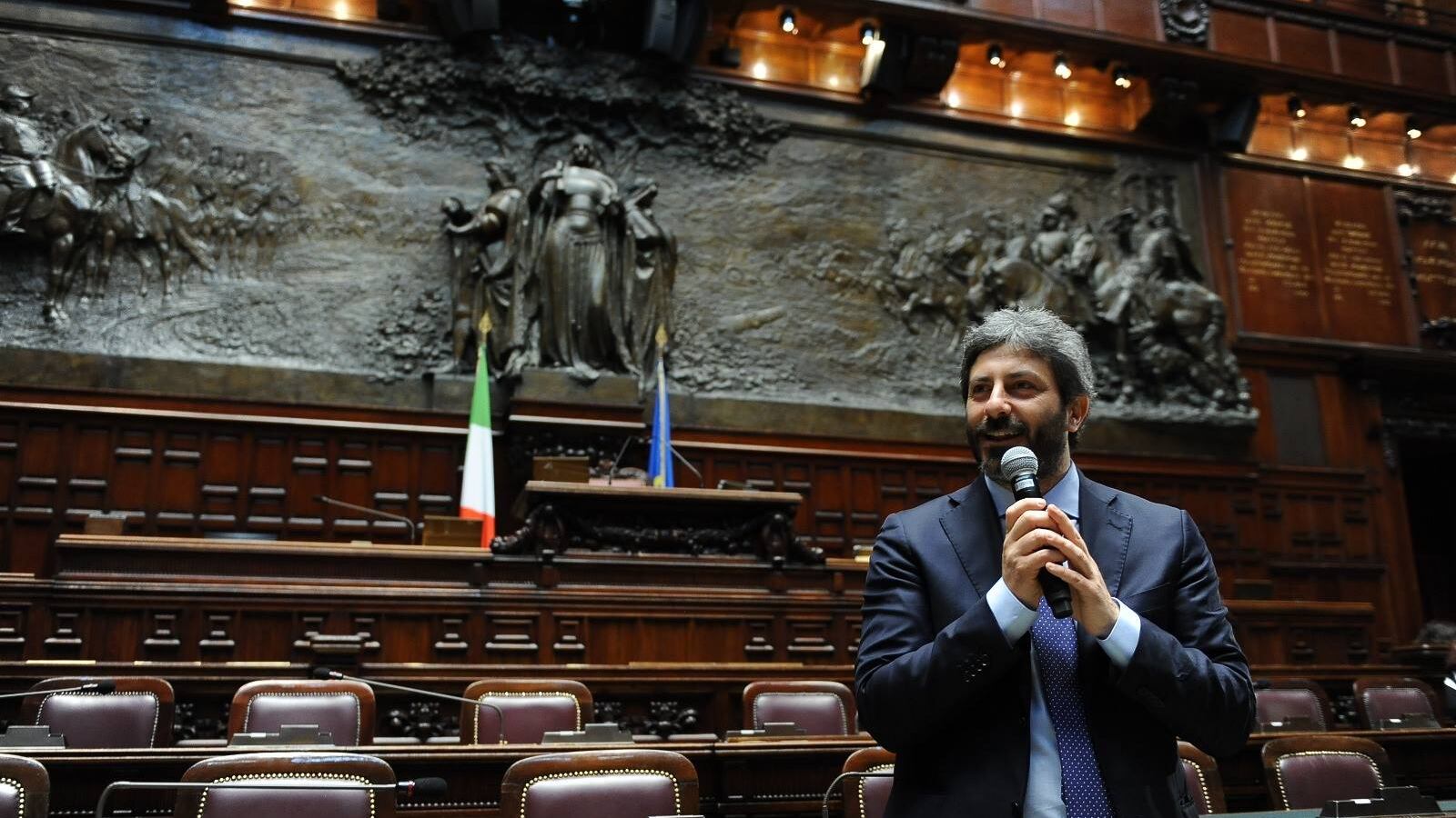 Migranti, Fico ora accusa: "Una società sana salva vite"