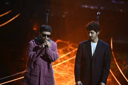 Sanremo 2024: ecco il look della quarta serata del Festival di Gazzelle 8