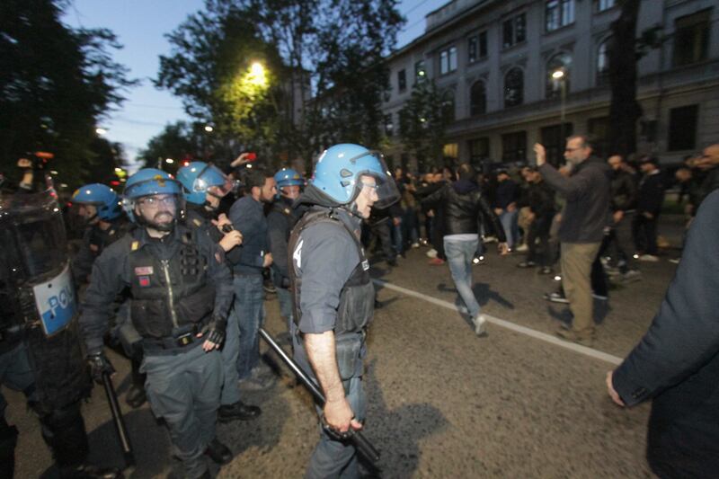 Milano, scontri al corteo per Ramelli tra l’estrema destra e la polizia 1