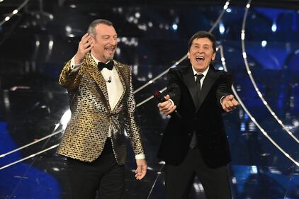 Sanremo 2024: ecco il look della terza serata del Festival dI conduttore, co-conduttrice e ospiti 14
