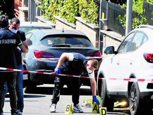 Fucilata alla ex in strada. Poi va a costituirsi in caserma