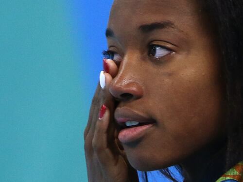 Simone Manuel fa la storia: prima afroamericana a vincere l'oro nel nuoto. Le lacrime di gioia