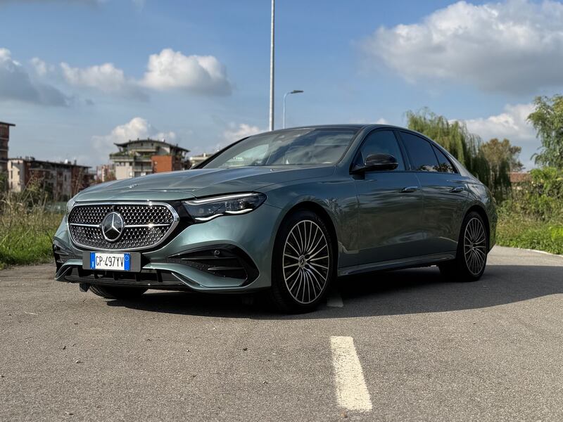 Mercedes Classe E 300e: guarda la gallery della berlina ibrida super lusso 2