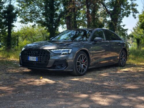 Audi A8 60 TFSI e, guarda la gallery