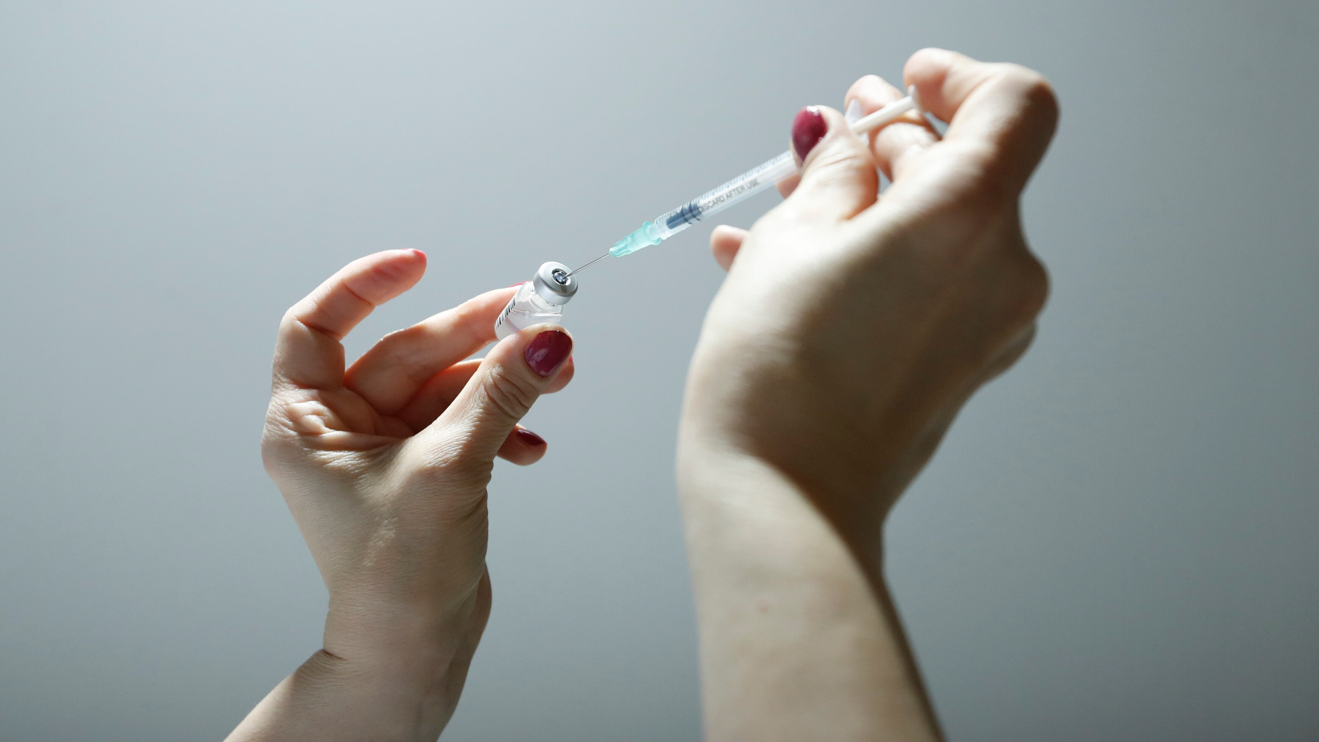 Chiudete, ma poi dateci i vaccini
