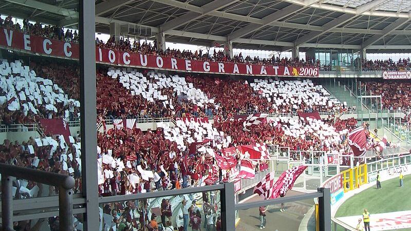 Sassi in autostrada contro tifosi del Torino. Salvini: "In galera"