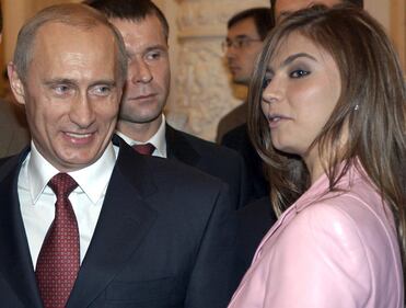 Alina, la ginnasta amica di Putin adesso porta la fiaccola 3