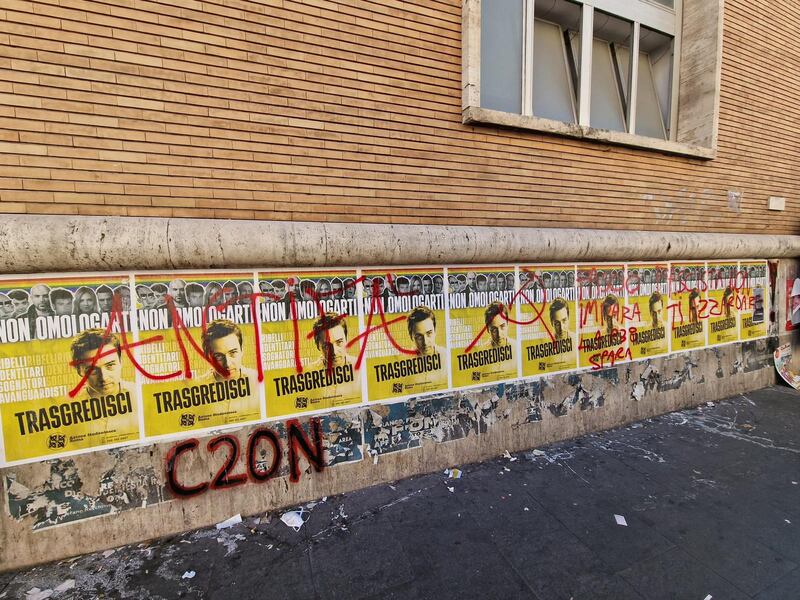 Minacce di morte e slogan cupi: odio "rosso" contro gli studenti di destra 8