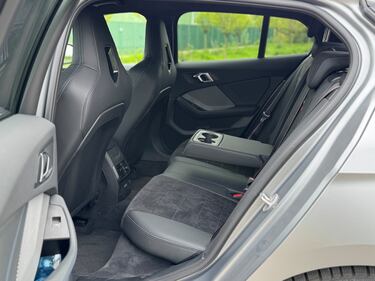 BMW M135i 2025: guarda la gallery della Serie 1 più cattiva di tutte 11