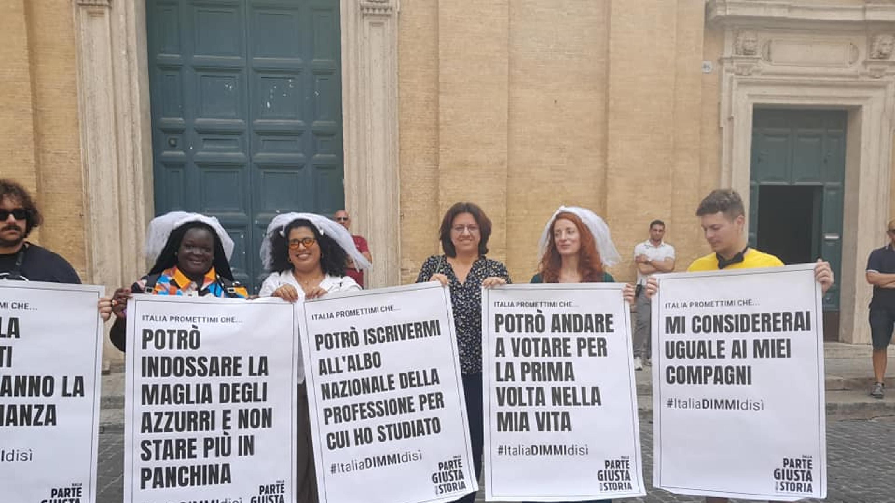 Ius scholae, il sospetto: "I genitori non potranno più essere espulsi"