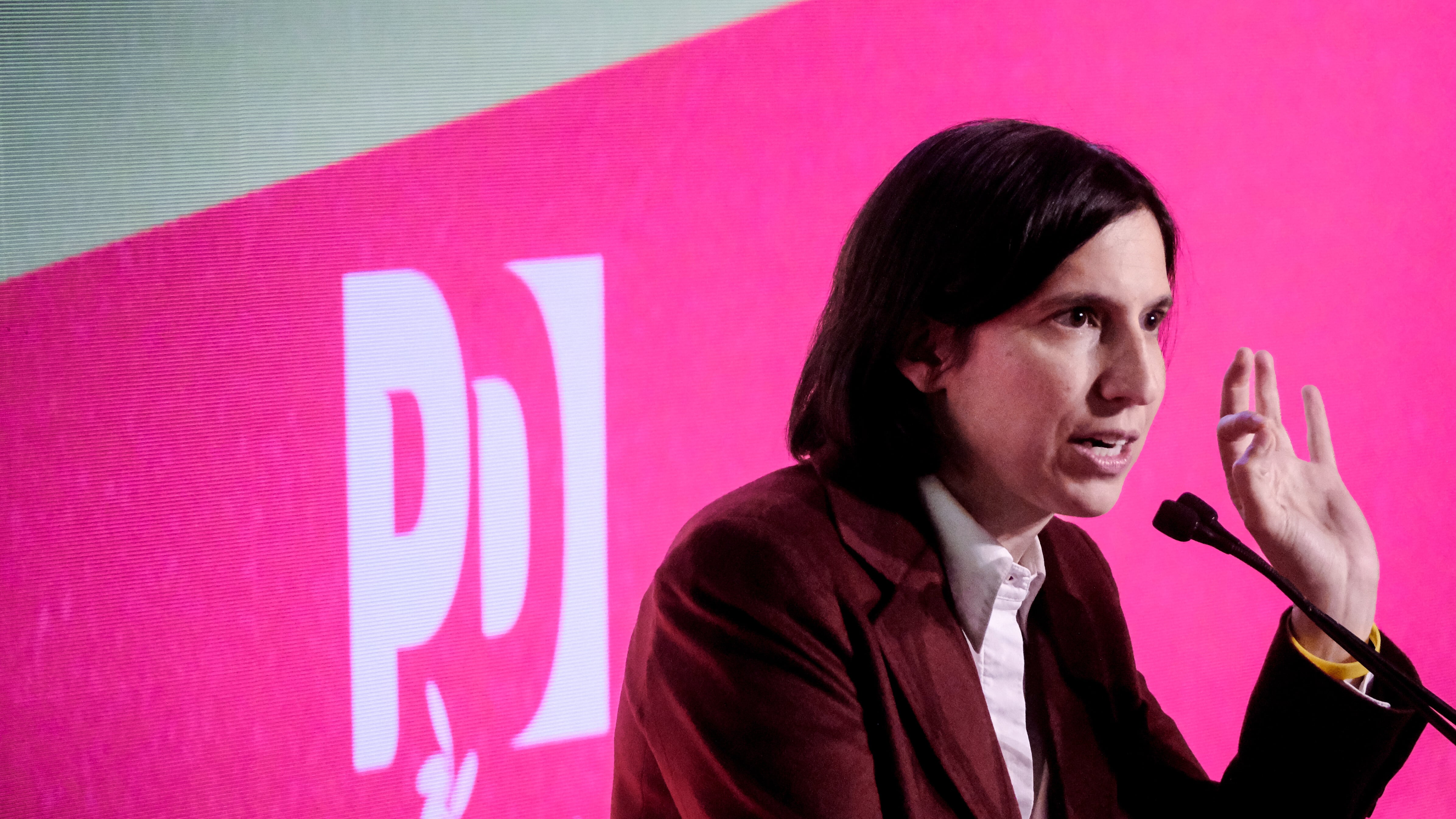 C'è la mano di Elly dietro le purghe per i moderati Pd. "Vuole mandarli via"