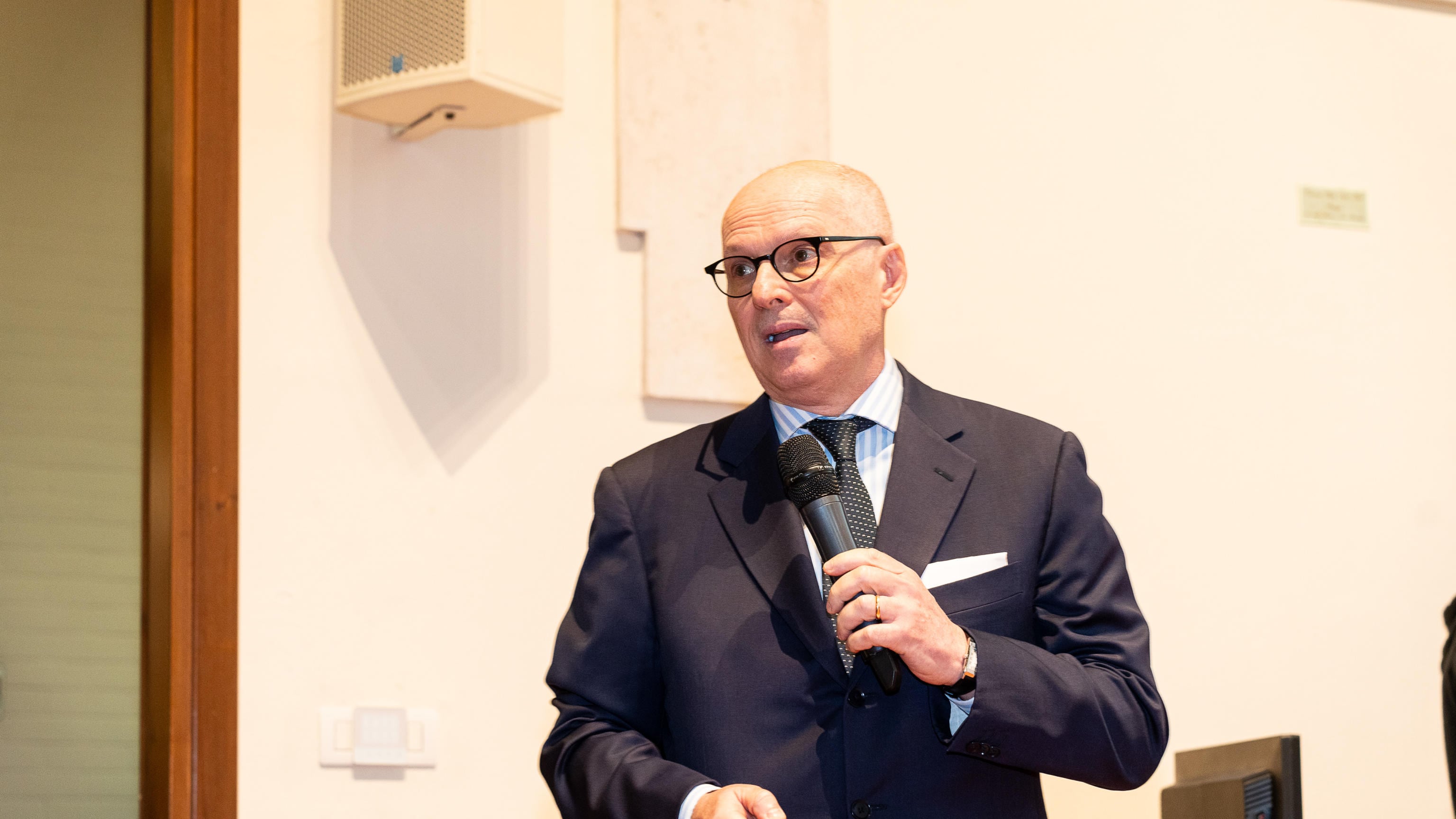 Anche Ricciardi inchioda Conte sulla pandemia: "Gestione frammentata per motivi politici"