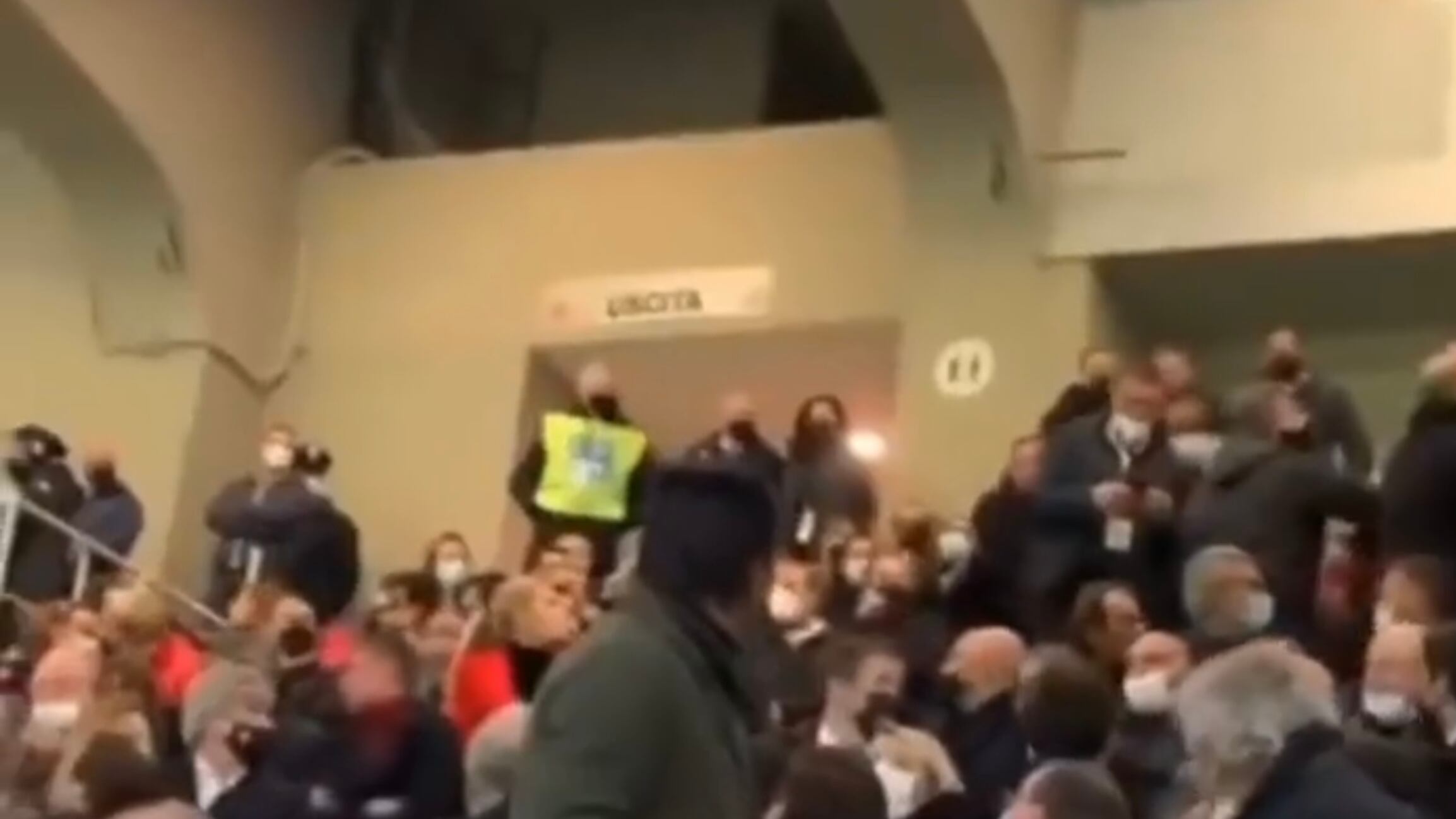 La rissa politica si sposta nel mondo del calcio: rapper insulta Salvini, fiction accusa la Lazio