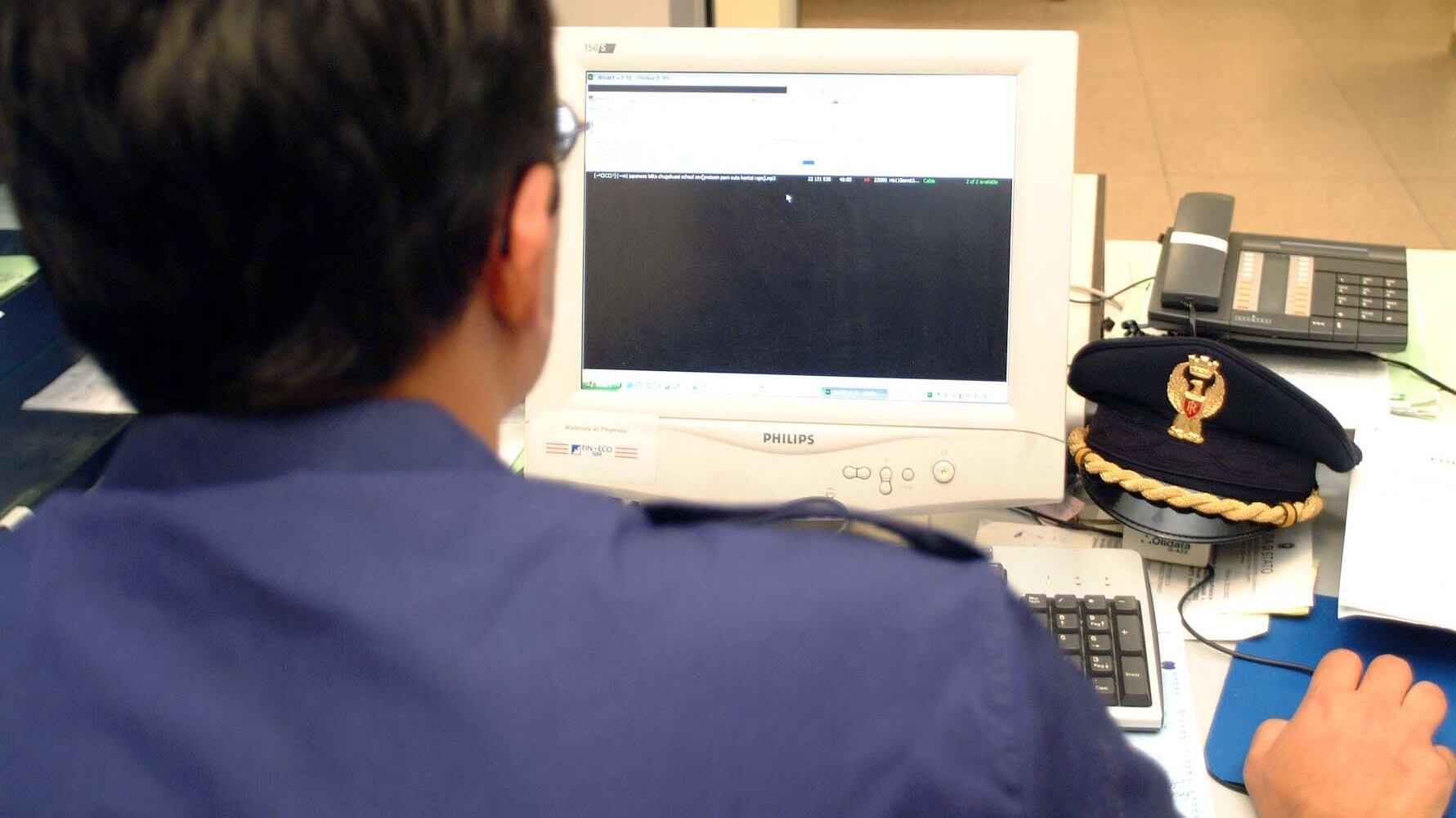 Mette all'asta un feto su Facebook ma è un fake: denunciata