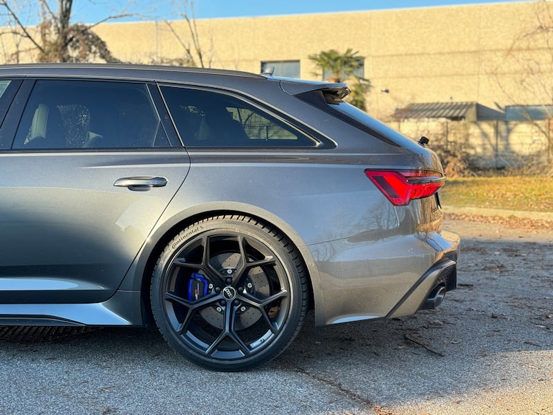 Audi RS6 Performance: guarda la gallery della super station wagon da 630 CV 8