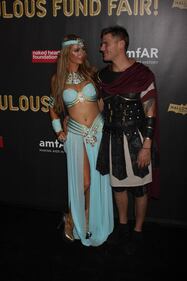 Paris Hilton come Cleopatra per beneficenza 19