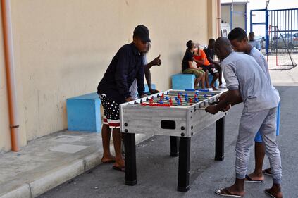 I migranti della Open Arms e della Gregoretti a Pozzallo 1