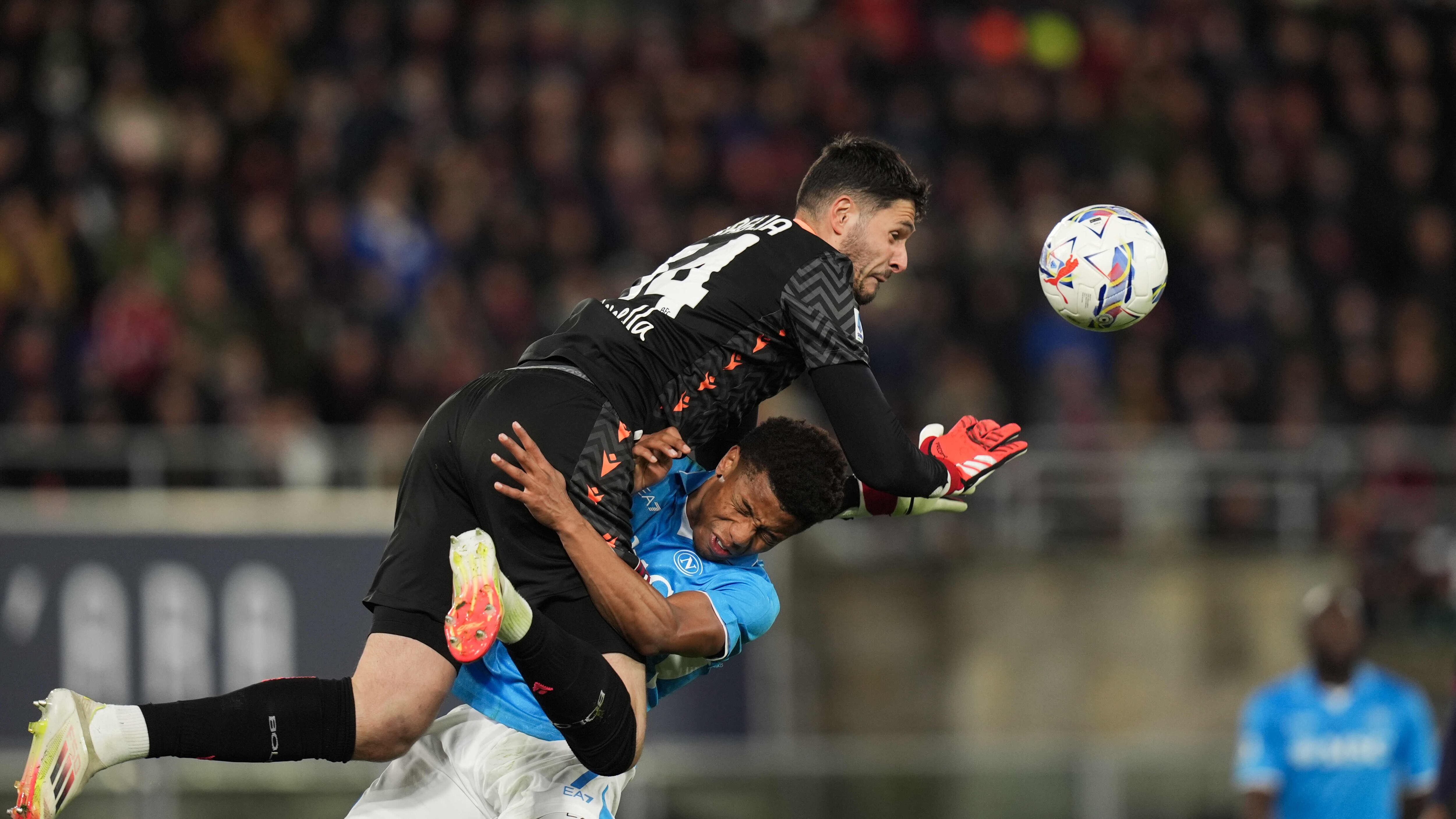 Il Napoli si salva a Bologna. Conte non castiga Inzaghi