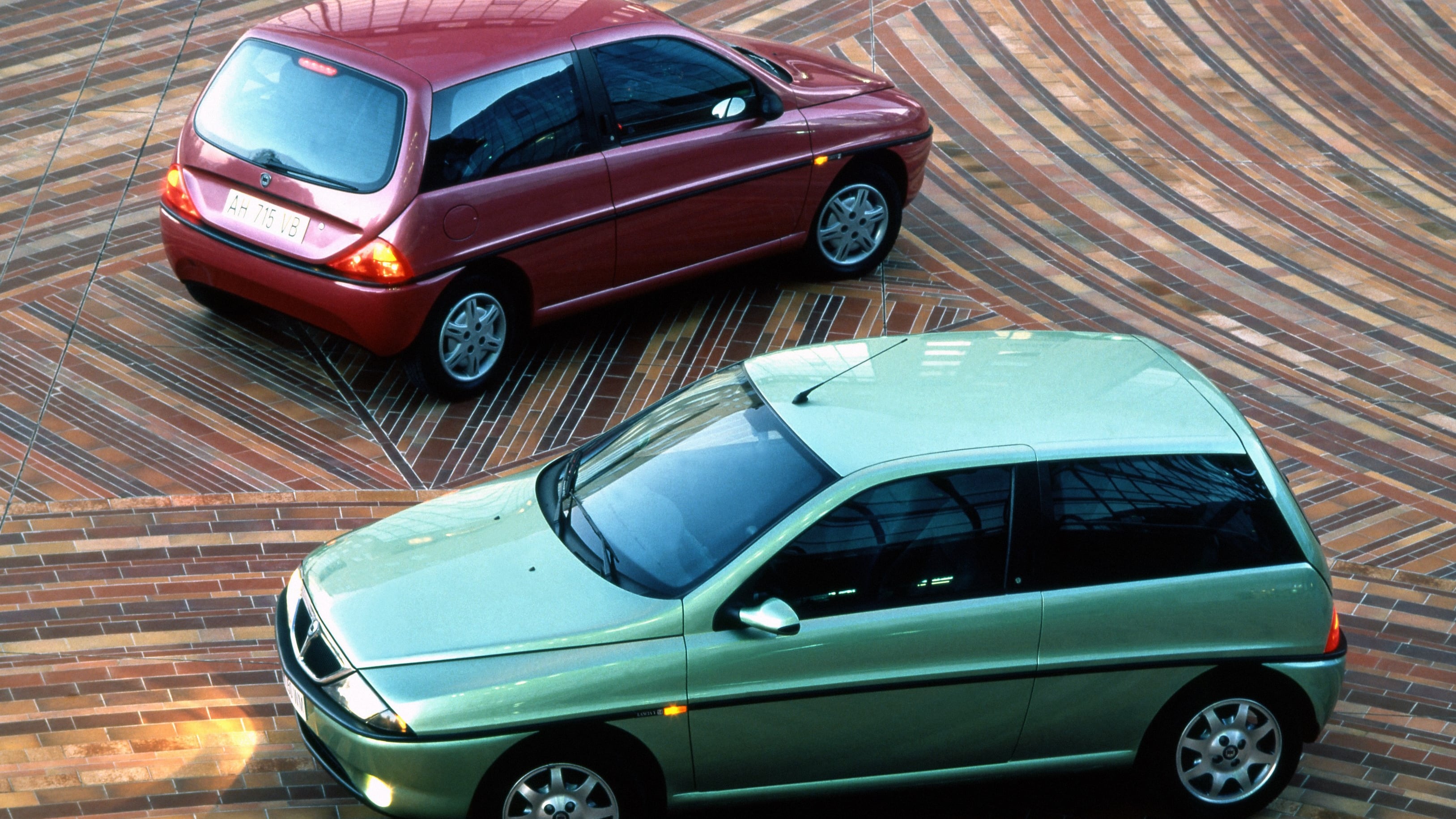 Lancia Y, la piccola ammiraglia dal gusto caleidoscopico