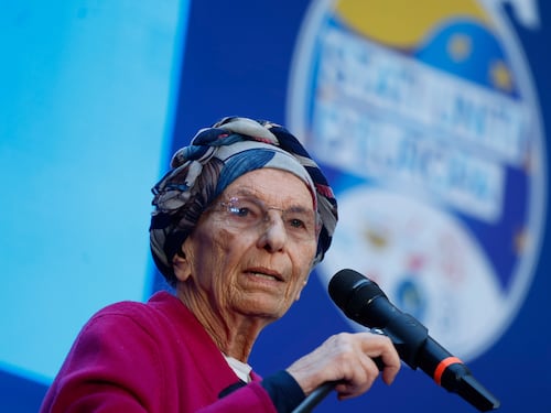 La notte in ospedale, il tumore e la crisi respiratoria: come sta Emma Bonino: “È lucida, ma la situazione resta delicata”