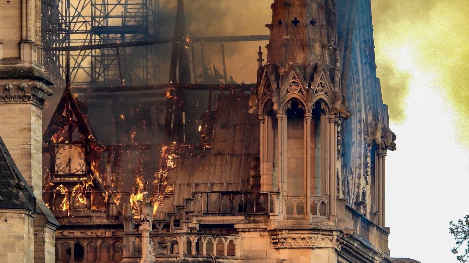 Flop sicurezza e antincendio: ecco tutte le falle dietro il rogo di Notre-Dame